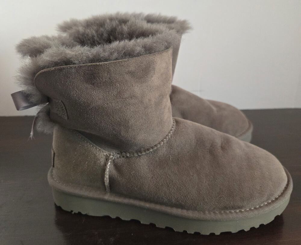 UGG W Mini Bailey Bow II Boot Womens Size 6 in Grey Gray 1016501